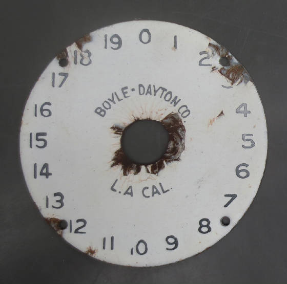 2010Gallery1/BoyleDaytonGasPumpFaceDial1Before.jpg